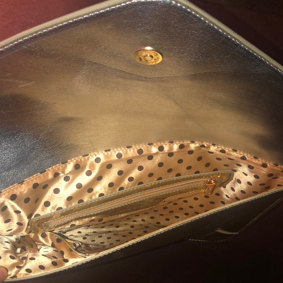 NEW Metallic Clutch 💎 - Picture 2 of 5